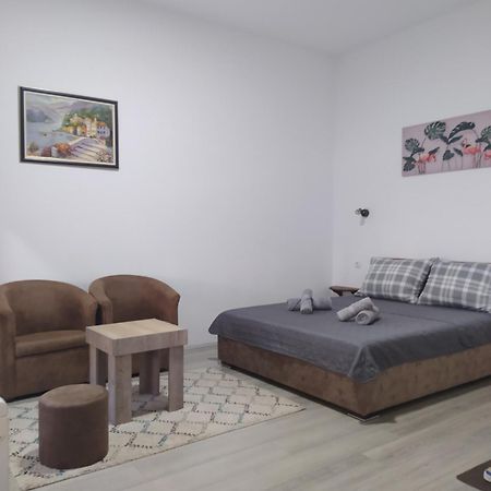 Lotus House Apartment Zrenjanin Ngoại thất bức ảnh