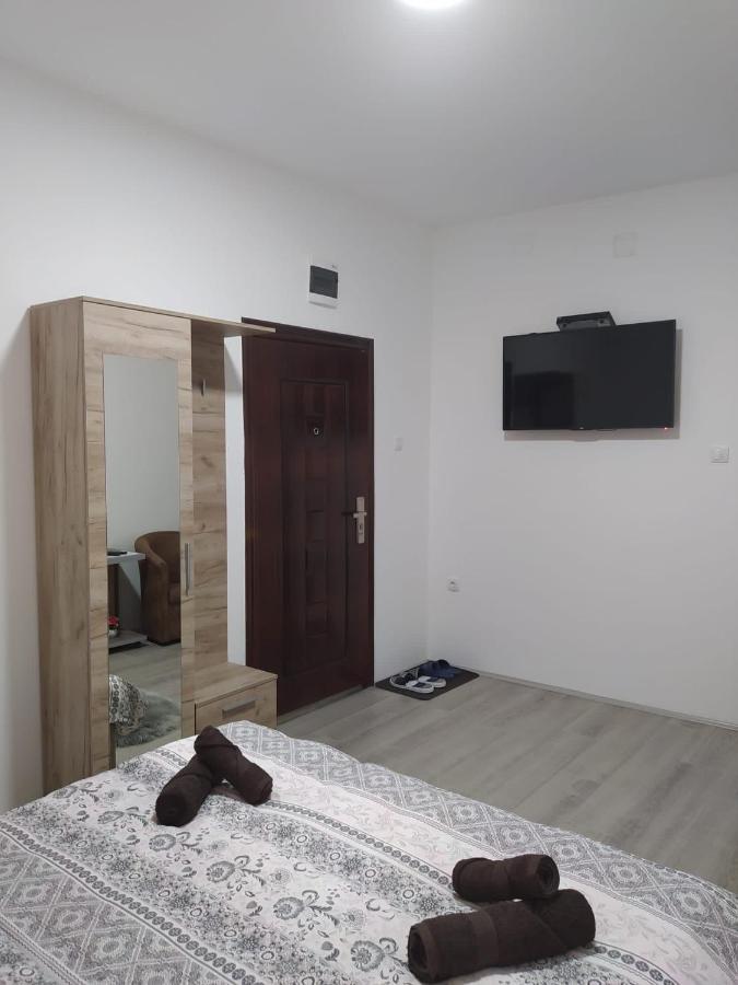 Lotus House Apartment Zrenjanin Ngoại thất bức ảnh