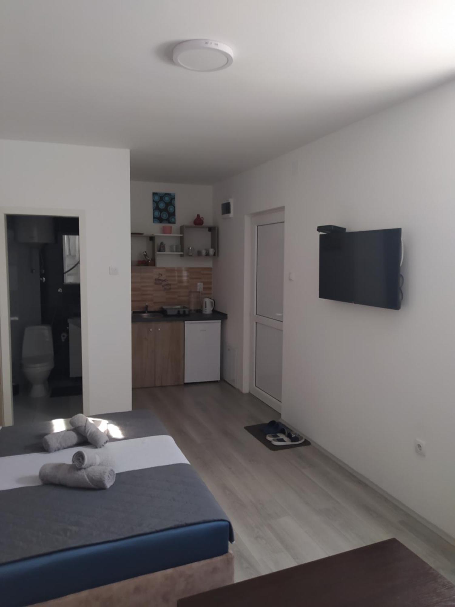 Lotus House Apartment Zrenjanin Ngoại thất bức ảnh
